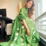 Nupur Sanon Instagram - Hath ta phado 🤝🏻 Kade ni chhad da yaar ni Tere ton dawaan jaan vaar ni Tussi hukkum karo🔥👸🏻 #Punjaban👑 • Outfit : @baavli Sourced by : @vblitzcommunications