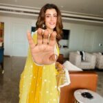 Nupur Sanon Instagram - Ek dum Fida hai re? ☺️👱🏻‍♀️☀️❤️ • • Outfit- @preevinofficial Jewellery- @minerali_store @viviniabyvidhimehra @offbeatmediain Kolhapuris- @aprajitatoorofficial Styled by- @sukritigrover Styling team- @vanigupta.23 @jivikasetpal