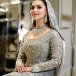 Nusraat Faria Instagram - کب نہیں ناز اُٹھائے ہیں تمہارے میں نے دیکھو آنچل پے سجاے ہیں ستارے میں