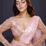Nusraat Faria Instagram - That lucky girl♥️ Wearing @drnabilanabi @nabila.boutiques for @mujibthefilm Premier.. Makeover @zahidkhanbridalmakeover Captured @mh_bipu