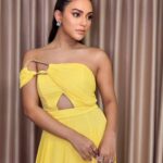 Nusraat Faria Instagram - My mascara is too expensive to cry over you... Took little time to realize 😉 Wearing @thedressroombd