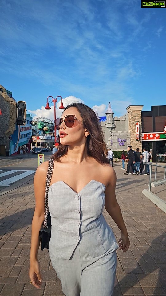 Nusraat Faria Instagram - The ultimate walk 🕶 Niagara Falls, Ontario