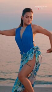 Nusraat Faria Instagram - #BujhinaTohTai is out now, and we are trending on YouTube, crossing 1.5 lac. Watch the full video on @svfmusic YouTube channel. Link in my Bio

@mumzystranger @djlyanmusic @whosbadhon @svfmusic @iammony @babbachi