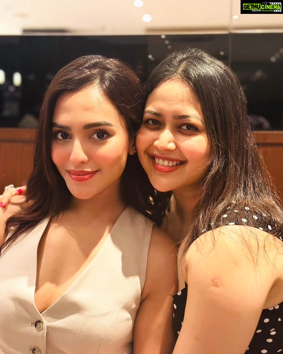 Nusraat Faria Instagram - Happy birthday jaan @bhabna_ashna, you are the best thing that happened to me this year❤️ Thank you for being there for me 😓.. I love you ❤️