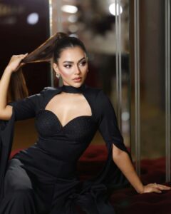 Nusraat Faria Instagram - I deserve the world..so ima give it to myself..

Outfit : @meherofficials by @samina_sara.official 
Makeover @zahidkhanbridalmakeover