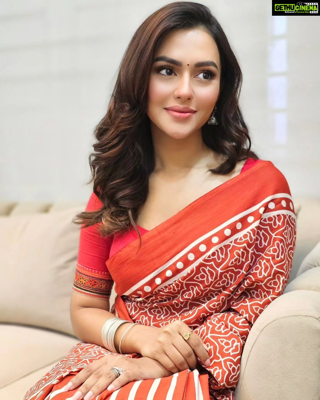 Nusraat Faria Instagram - Wanted to keep this on my timeline.. For some unknown reason..🖤