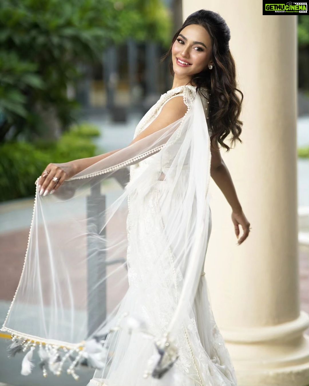 Nusraat Faria Instagram - Let’s face it; we’re both addicted to this thing called "white" Wearing @nabila.boutiques by @drnabilanabi for 5th Bangladesh Film Festival, kolkata. 📷 @sahil_paswan_2646_ Location @raajkutir Kolkata
