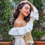 Nusraat Faria Instagram - “Mood: calm and unbothered Hair color by @galamakeover_by_navinahmed By @navinahmed_official Istanbul, Turkey