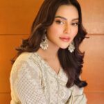 Nusraat Faria Instagram - Processing.... Wearing @vanassir