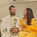 Nusraat Faria Instagram - Happy Father's day Abbu🩷 "Gorbito Baba Award"