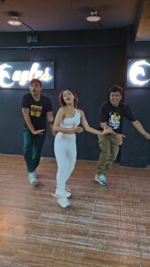 Nusraat Faria Instagram - Show us your "koliza r Jaan" move 😚