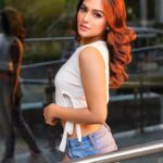 Nusraat Faria Instagram - Best in the business 🍭 Mua @avirup.ganguly8 Hair by @moumitasani Kolkata