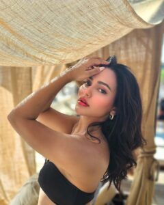 Nusraat Faria Instagram - Let’s do some “we shouldn’t be doing this” kind of things...