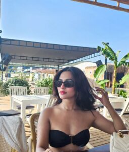 Nusraat Faria Instagram - Let’s do some “we shouldn’t be doing this” kind of things...