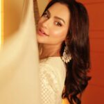 Nusraat Faria Instagram - Processing.... Wearing @vanassir