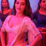 Nusraat Faria Instagram - হাসি পায় পায় হাসি তোদের মিঠা কথাতে..