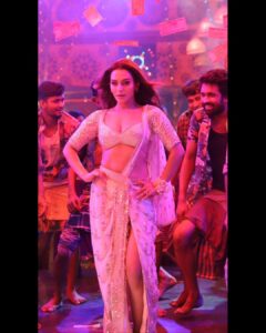 Nusraat Faria Instagram - ও টাকা তুই আমার কলিজা আর জান...