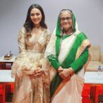 Nusraat Faria Instagram - On the premiere of @mujibthefilm.. With our Honorable Prime Minister Sheikh Hasina..🙏🙏🙏