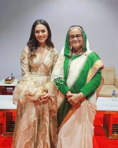 Nusraat Faria Instagram - On the premiere of @mujibthefilm..
With our Honorable Prime Minister Sheikh Hasina..🙏🙏🙏
