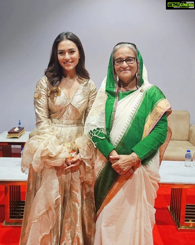 Nusraat Faria Instagram - On the premiere of @mujibthefilm.. With our Honorable Prime Minister Sheikh Hasina..🙏🙏🙏