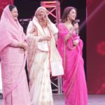 Nusraat Faria Instagram - Finally making her proud❤️ Thanks to @rtvonline for giving this award to my mother.