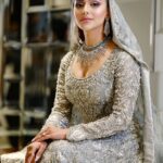 Nusraat Faria Instagram - کب نہیں ناز اُٹھائے ہیں تمہارے میں نے دیکھو آنچل پے سجاے ہیں ستارے میں