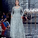 Nusraat Faria Instagram - کب نہیں ناز اُٹھائے ہیں تمہارے میں نے دیکھو آنچل پے سجاے ہیں ستارے میں