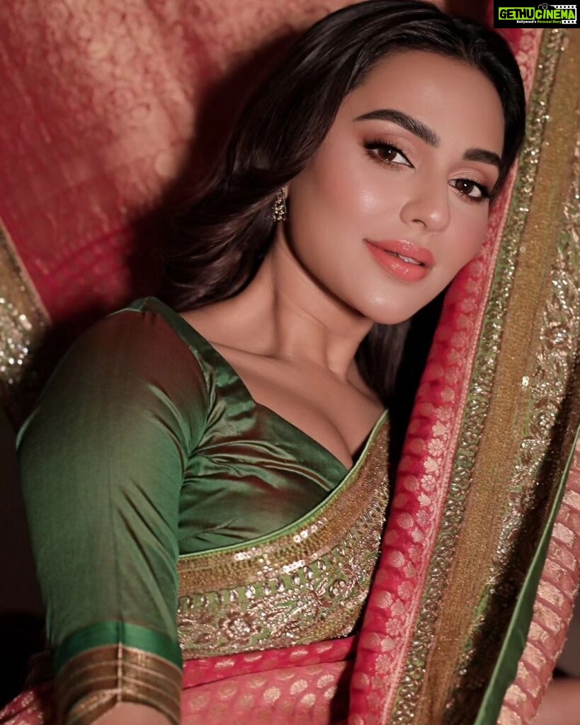 Nusraat Faria Instagram - You never lose by loving. You always lose by holding back... Wearing @audriana_exclusives