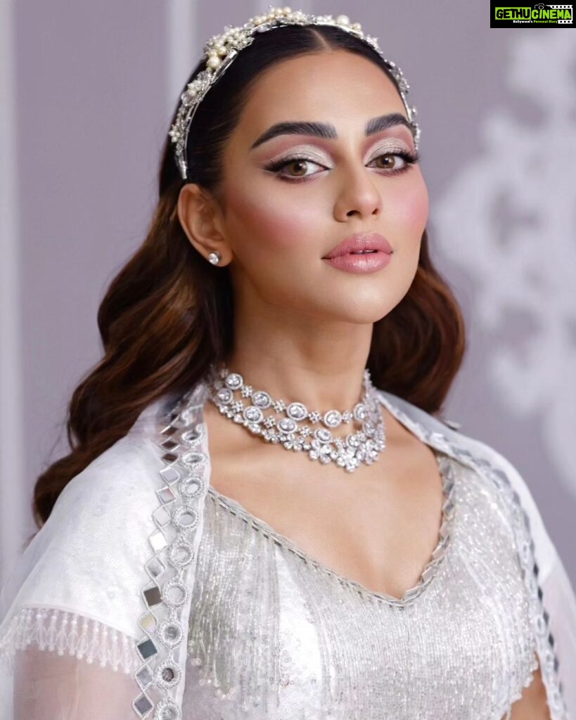 Nusraat Faria Instagram - My all-time gratitude to my super glam team for making my look absolutely myself in My every Events. My fav @zahidkhanbridalmakeover And my dearest @drnabilanabi ❤️❤️ PC @mh_bipu Today at National award 🌟