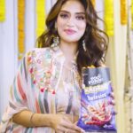 Nusrat Jahan Instagram - Get a new tasty Twist this Pujo with Too Yumm! Twisties! #DurgaPuja2023 #Masaledaar #Masala #Twisties #MasalaBlast #Pujo2023 #TooYumm #Durgamaa #DurgaPujo2023 #pujo #twist