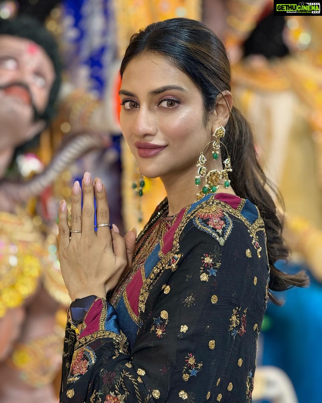 Nusrat Jahan Instagram - শুভ মহা পঞ্চমী ২০২৩ 🙏🏻