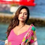 Nusrat Jahan Instagram - I’m Thinking in colours 🩵 💚 🩷 💜 💙 💛