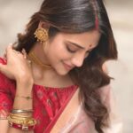 Nusrat Jahan Instagram - শুভ মহা অষ্টমীর আন্তরিক শুভেচ্ছা ও অভিনন্দন 🙏🏻