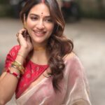 Nusrat Jahan Instagram - শুভ মহা অষ্টমীর আন্তরিক শুভেচ্ছা ও অভিনন্দন 🙏🏻