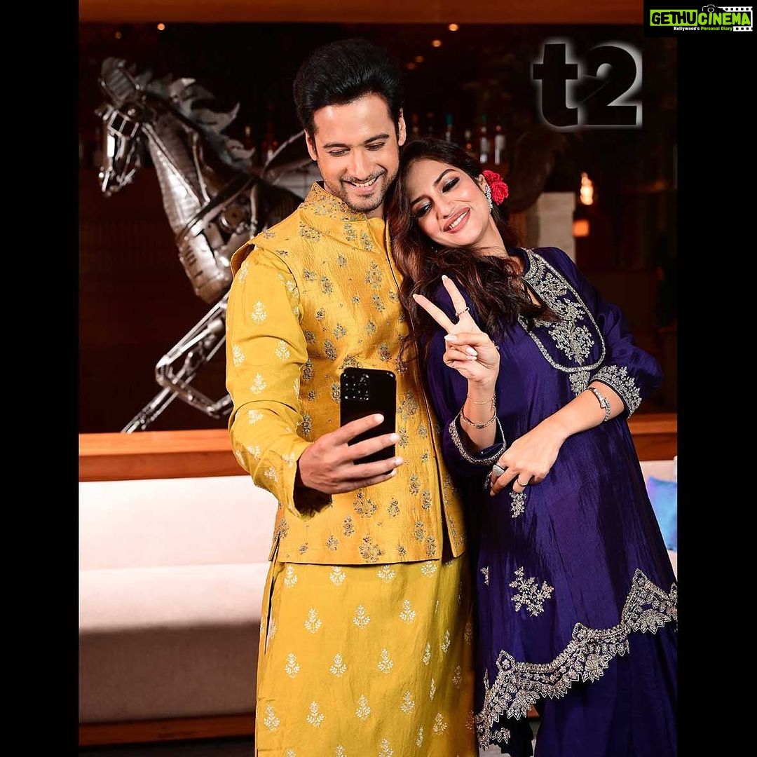 Nusrat Jahan Instagram - Nussrat Jahan and Yash Dasguptaa dress up in a splash of cheerful colours this Durga Puja, for t2 @nusratchirps @yashdasgupta @nehagandhibinrajka @sahababusona @ginni_love21 @houseofmasaba @gramofink @jayantireddylabel @bombaim2009 @soumitra_mondal_marg @tajcitycentrenewtown @therohanarora #DurgaPuja #celebs #cutecouple #festivefashion