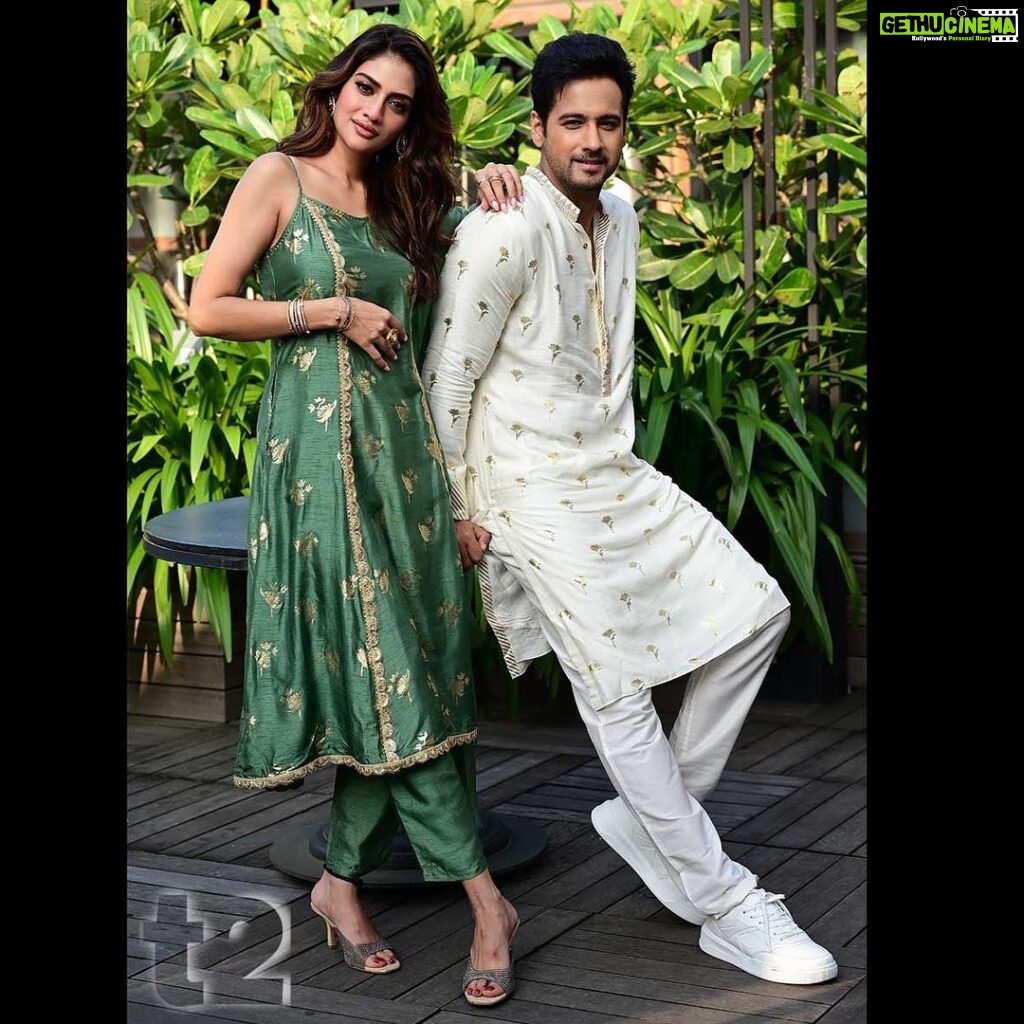 Nusrat Jahan Instagram - Nussrat Jahan and Yash Dasguptaa dress up in a splash of cheerful colours this Durga Puja, for t2 @nusratchirps @yashdasgupta @nehagandhibinrajka @sahababusona @ginni_love21 @houseofmasaba @gramofink @jayantireddylabel @bombaim2009 @soumitra_mondal_marg @tajcitycentrenewtown @therohanarora #DurgaPuja #celebs #cutecouple #festivefashion