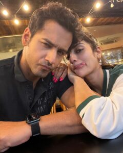 Nusrat Jahan Instagram - 𝓣𝓸 𝓶𝔂 𝓬𝓸𝓶𝓹𝓪𝓷𝓲𝓸𝓷, 𝓬𝓸𝓶𝓯𝓸𝓻𝓽𝓮𝓻 & 𝓯𝓻𝓲𝓮𝓷𝓭, 𝓶𝓪𝔂 𝓾 𝓪𝓵𝔀𝓪𝔂𝓼 𝓯𝓵𝔂 𝓱𝓲𝓰𝓱 𝓪𝓷𝓭 𝓽𝓸𝓾𝓬𝓱 𝓪𝓵𝓵 𝓾𝓻 𝓭𝓻𝓮𝓪𝓶𝓼.
𝓤 𝓭𝓮𝓼𝓮𝓻𝓿𝓮 𝓪𝓵𝓵 𝓽𝓱𝓮 𝓬𝓪𝓴𝓮 ,𝓱𝓪𝓹𝓹𝓲𝓷𝓮𝓼𝓼 𝓪𝓷𝓭 𝓵𝓸𝓿𝓮 .. 𝓽𝓸𝓭𝓪𝔂 𝓪𝓷𝓭 𝓯𝓸𝓻𝓮𝓿𝓮𝓻… 𝓗𝓪𝓹𝓹𝔂 𝓑𝓲𝓻𝓽𝓱𝓭𝓪𝔂 𝓑𝓪𝓫𝔂. 🎂 ❤️ 🎁