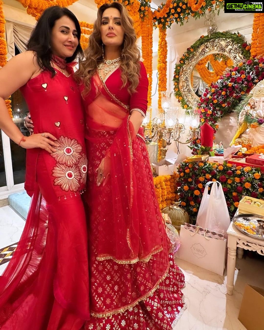 Pakhi Hegde Instagram - Beautiful darshan❤️🥰 @haanaahh_aakbar #gapatibappamorya Thanku for having me over 😘❤️ Styled by : @tiara_gal @akansha.27 Assisted by : @stylebypriyankaa Outfit - @arpitasulakshana @stylebyriyajn