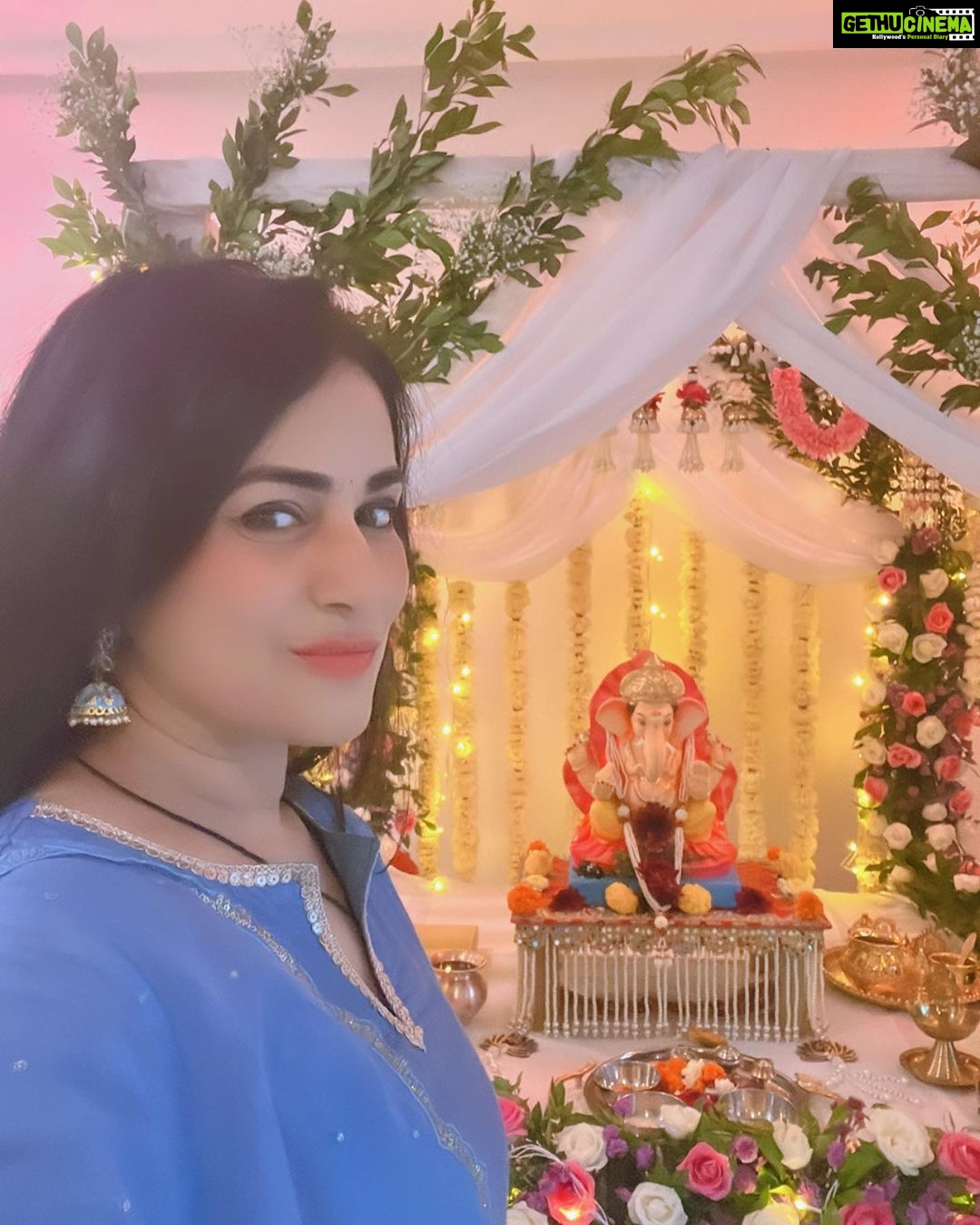 Pakhi Hegde Instagram - वक्रतुण्ड महाकाय सूर्यकोटी समप्रभ निर्वीघ्नम कुरुमे देव सर्वकार्येशु सर्वदा🙌 हे गजानना आम्हा सर्वान्वर आपली कृपादृष्टि थेवा🙌 #गणपति२०२३ .. . . Styled : @tiara_gal @akansha.27 Outfit : @sayarishofficial @echo101pr Assisted by : @stylebypriyankaa #ganapati #2023 #love #pakkhi #pakkhihegde #pakhi #pakhihegde #love #blessings Aamchi Mumbai