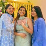 Pakhi Hegde Instagram - वक्रतुण्ड महाकाय सूर्यकोटी समप्रभ निर्वीघ्नम कुरुमे देव सर्वकार्येशु सर्वदा🙌 हे गजानना आम्हा सर्वान्वर आपली कृपादृष्टि थेवा🙌 #गणपति२०२३ .. . . Styled : @tiara_gal @akansha.27 Outfit : @sayarishofficial @echo101pr Assisted by : @stylebypriyankaa #ganapati #2023 #love #pakkhi #pakkhihegde #pakhi #pakhihegde #love #blessings Aamchi Mumbai