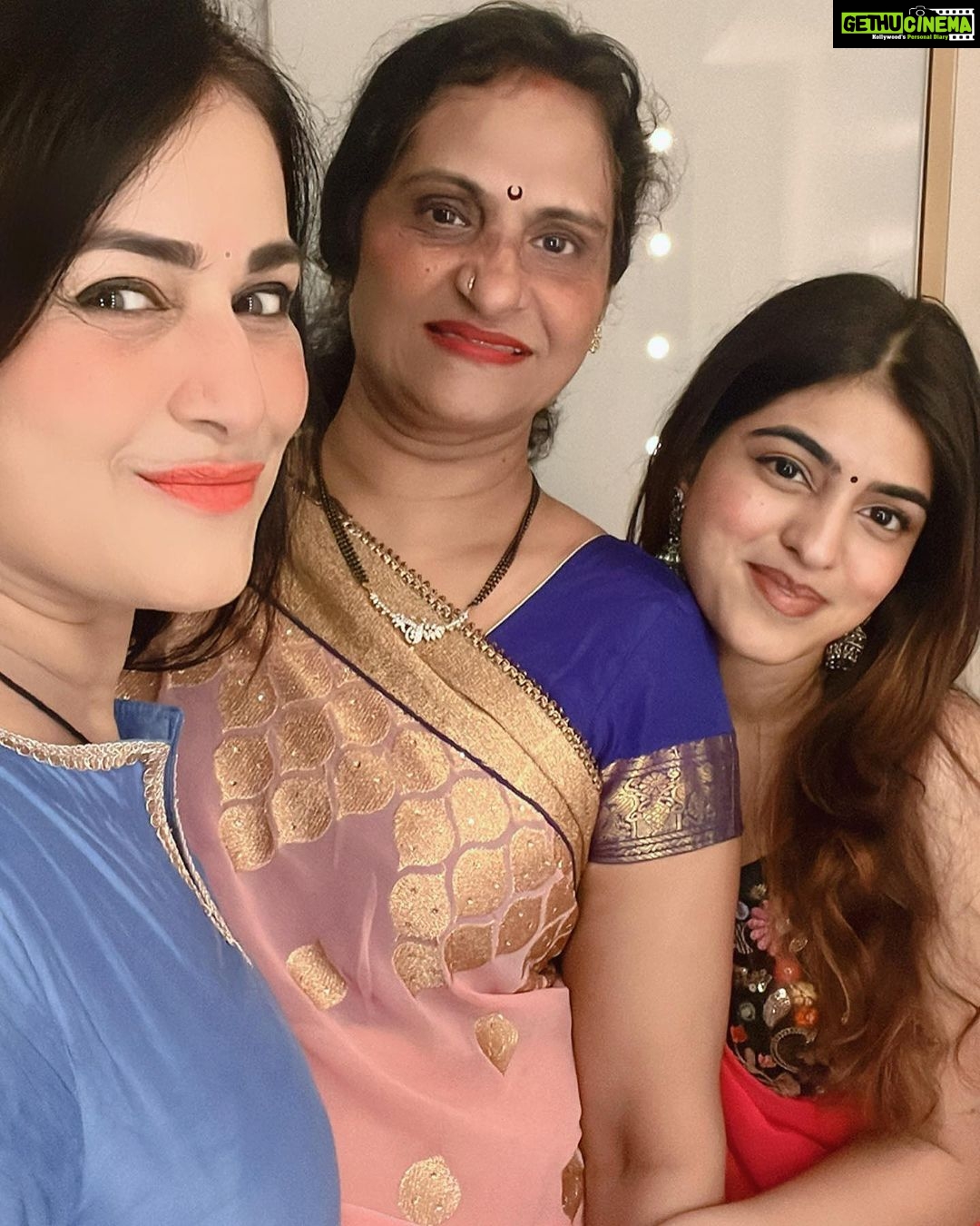 Pakhi Hegde Instagram - वक्रतुण्ड महाकाय सूर्यकोटी समप्रभ निर्वीघ्नम कुरुमे देव सर्वकार्येशु सर्वदा🙌 हे गजानना आम्हा सर्वान्वर आपली कृपादृष्टि थेवा🙌 #गणपति२०२३ .. . . Styled : @tiara_gal @akansha.27 Outfit : @sayarishofficial @echo101pr Assisted by : @stylebypriyankaa #ganapati #2023 #love #pakkhi #pakkhihegde #pakhi #pakhihegde #love #blessings Aamchi Mumbai