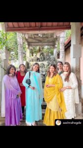 Pakhi Hegde Instagram - Happy nagpanchami to all 

आप सभी को नागपंचमी की शुभकामनाएँ 🙌 

#pakkhi #pakkhihegde #pakhi #pakhihegde #nagpanchmi #manglorediaries #udipi #manglore #family #blessings #instalove #viralreels #trending #trendalert #viral #trendingreels 
@aashnahegde @khushihegde @esha_shetty @shlokashetty16 #ashashetty