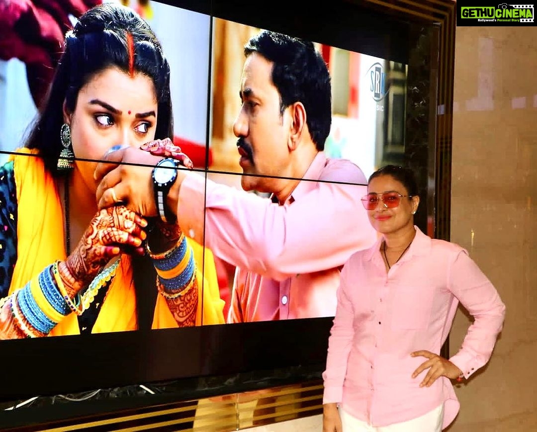Pakhi Hegde Instagram - Hearty congratulations to the whole team of “mandap” Prem k rog Bhaeel k baad phir se ek baar “mandap” Pvr me release ki gayi n I feel super proud that it has been treat to watch it!!! So I would want to request sabhi se, ki is film ko jaroor jaakar dekhiye ek acchi film jub aati hai, toh uski sarahana hona Bahot jaroori hai 🙌 Thanku to the producers @roshansrkmusic jee and @shamilasingh26 jee ek acche prayas k liye Congratulations to my fav @aamrapali1101 and @dineshlalyadav for brilliant perfomances Treat to watch u always susheel bhaiya @susheelsingh73 jee and also @sanjaypandeyofficial jee @zoyakhan_official588 😘🙌 A 🍒 on the cake to watch u @aamrapali1101 just loved it 🥰 Hearty congratulations to each n everyone who’s worked hard on this film!!👏 great going