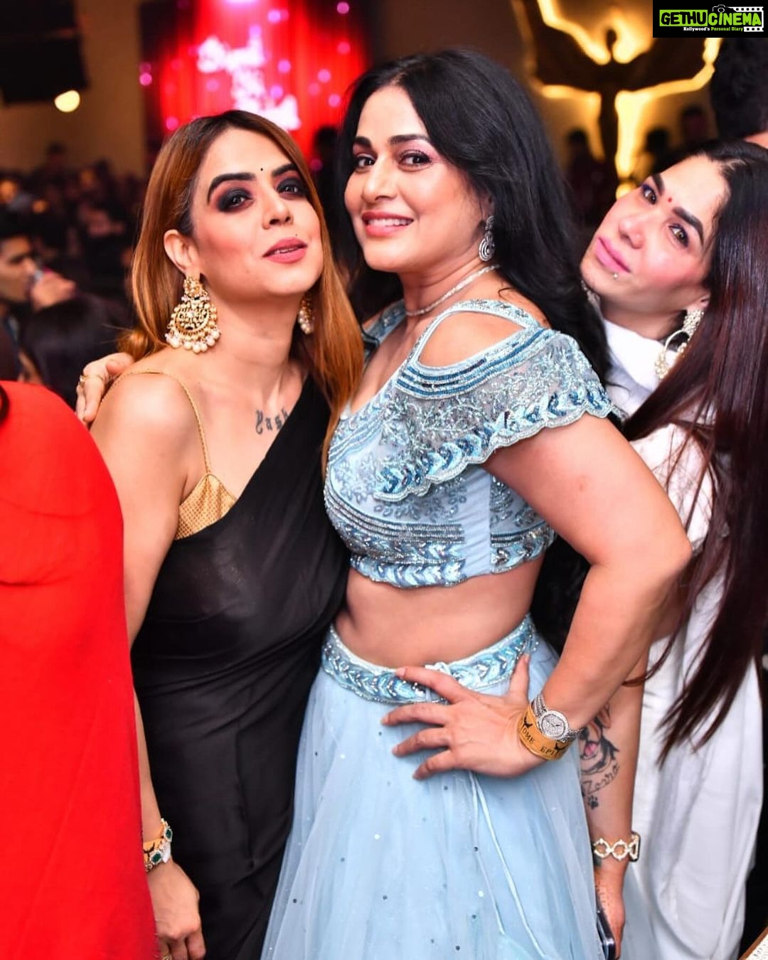 Pakhi Hegde Instagram - Friends for life ♥️🙏 Epitome