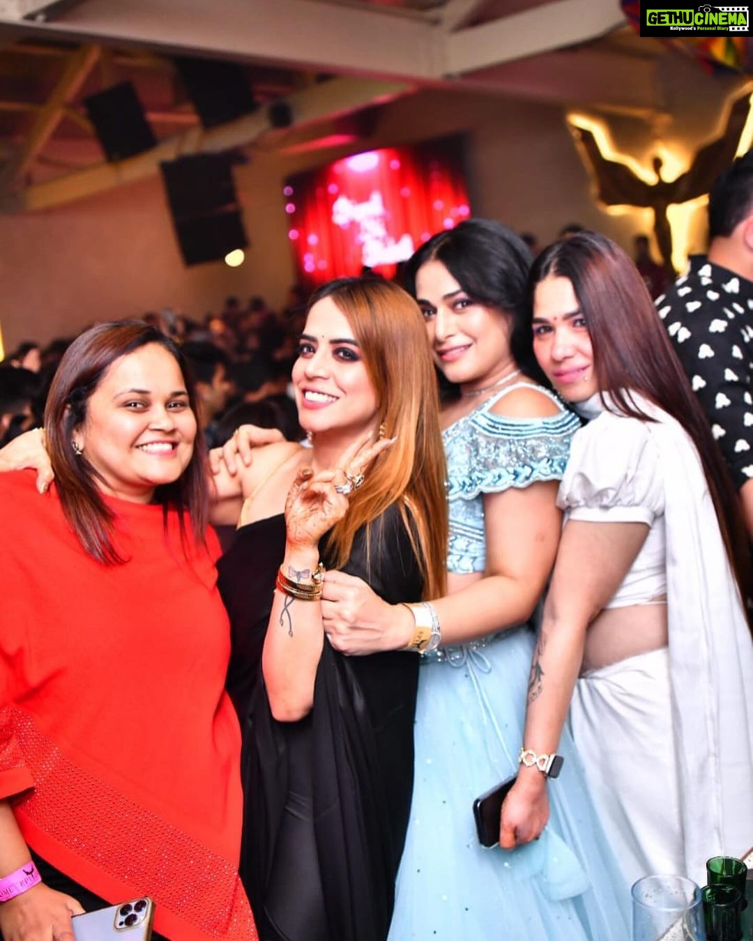 Pakhi Hegde Instagram - Friends for life ♥️🙏 Epitome
