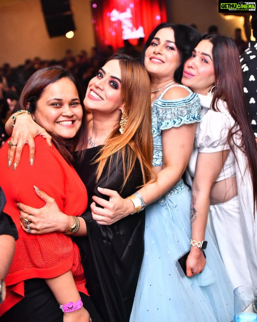 Pakhi Hegde Instagram - Friends for life ♥️🙏 Epitome