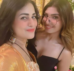 Pakhi Hegde Instagram - Happy daughters day ❤️❤️❤️❤️ 
@esha_shetty 
@aashnahegde @shlokashetty16 @khushihegde 
Feel so happy for each one of u, who’s making me so proud each passing day! Bappa has blessed me with the best daughters in the world ! What more can I ask for🙌❤️ 
Just pray for the best for u all😘 
love u all😘 #happydaughtersday 
#❤️❤️❤️❤️ 

#pakkhi #pakkhihegde #aashnahegde #khushihegde #shlokashetty #eshashetty 

Blue outfit : 

Styled : @tiara_gal @akansha.27
Outfit : @sayarishofficial @echo101pr
Assisted by : @stylebypriyankaa

Orange and pink outfit :

Styled by : @tiara_gal @akansha.27 
Assisted by : @stylebypriyankaa
Outfit - @arpitasulakshana
@stylebyriyajn