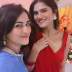 Pakhi Hegde Instagram - Happy daughters day ❤️❤️❤️❤️ @esha_shetty @aashnahegde @shlokashetty16 @khushihegde Feel so happy for each one of u, who’s making me so proud each passing day! Bappa has blessed me with the best daughters in the world ! What more can I ask for🙌❤️ Just pray for the best for u all😘 love u all😘 #happydaughtersday #❤️❤️❤️❤️ #pakkhi #pakkhihegde #aashnahegde #khushihegde #shlokashetty #eshashetty Blue outfit : Styled : @tiara_gal @akansha.27 Outfit : @sayarishofficial @echo101pr Assisted by : @stylebypriyankaa Orange and pink outfit : Styled by : @tiara_gal @akansha.27 Assisted by : @stylebypriyankaa Outfit - @arpitasulakshana @stylebyriyajn