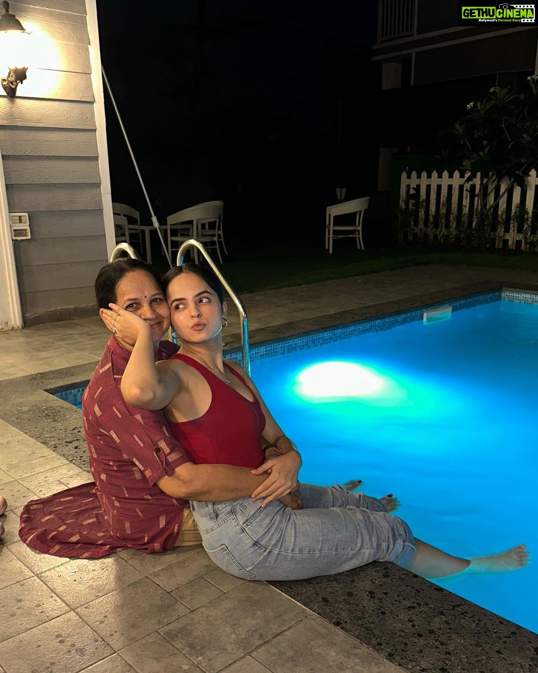 Palak Sindhwani Instagram - Every month, I try to go for a staycation with my family, Spend some time with them with nature, Rejuvenate, And This time @stayscapeofficial made it possible on a very short notice, They hosted us with so much love, From ambience to food, Everything was just perfect, Thank You so much, My mom dad had a blast!! ❤️ PS - Vlog is out on my channel, Link is in the bio! ✨ . . #postoftheday #staycation #nature #familytime #instamood #vacation #travel #explore #palaksindhwani
