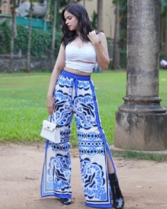 Palak Sindhwani Instagram - Thrive..🤍✨ . . Outfit - @urbanic_in Bag - @luluandskyofficial Boots - @zara Captured by - @gyat_singh